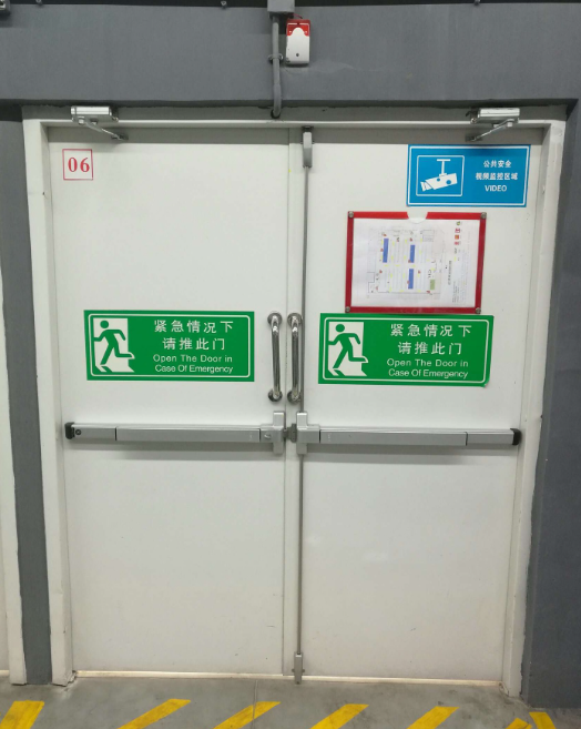 封閉樓梯間對(duì)向開啟疏散防火門寬度計(jì)算：疊加計(jì)算的可行性分析